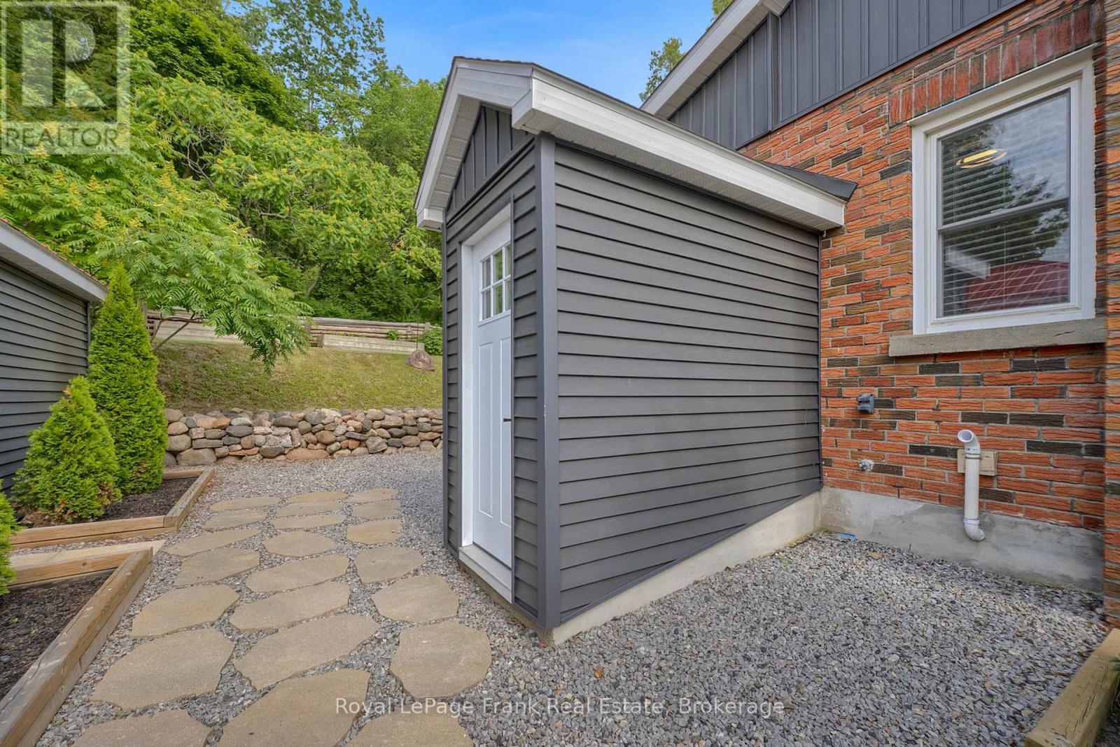 3461 BURNHAM STREET N - 47