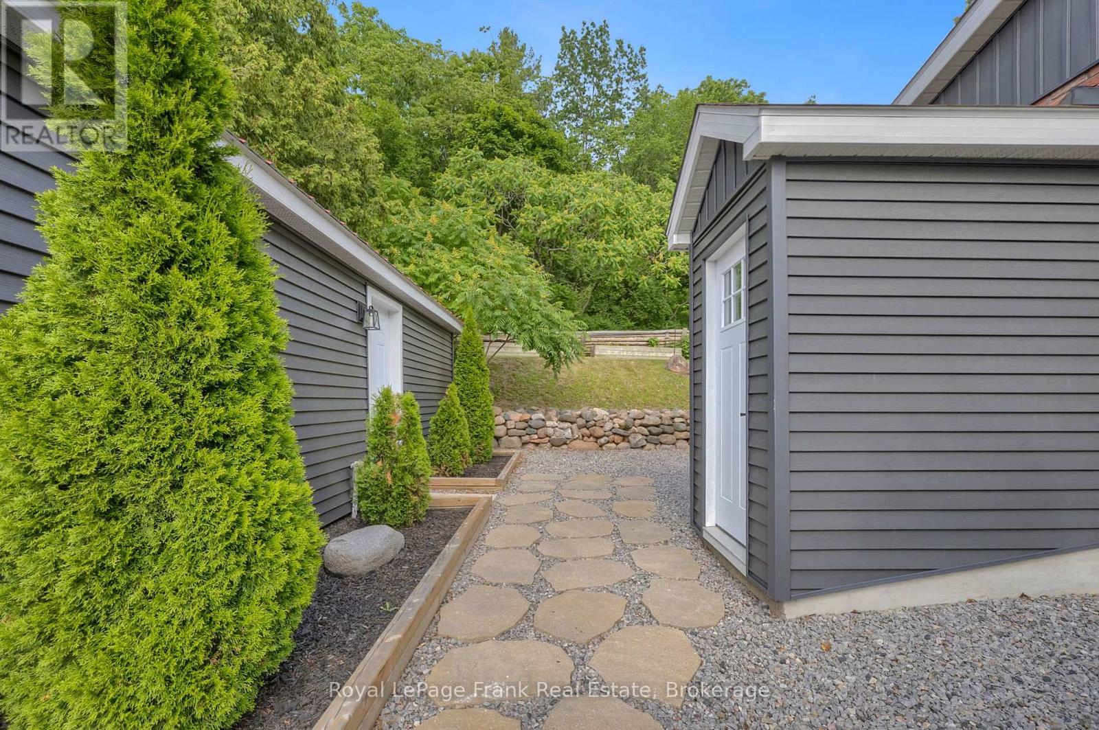 3461 BURNHAM STREET N - 48