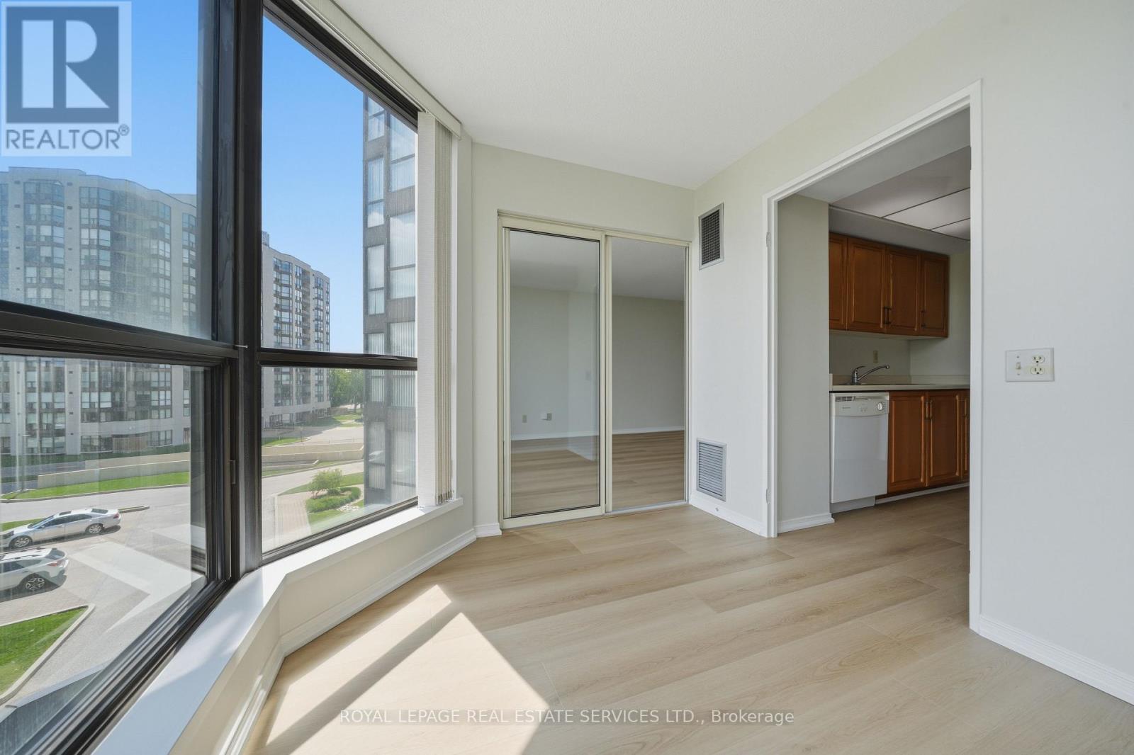 #405 1155 BOUGH BEECHES BOULEVARD - 10