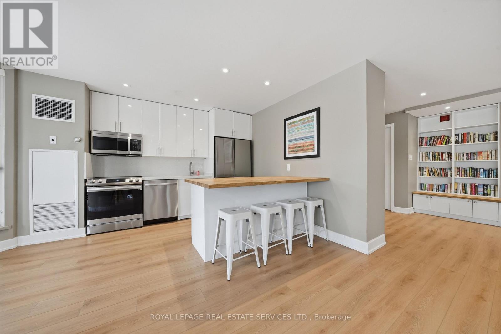 #405 1155 BOUGH BEECHES BOULEVARD - 20