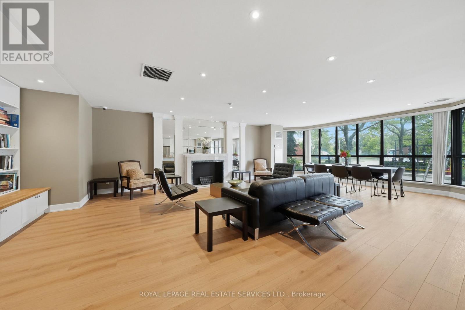 #405 1155 BOUGH BEECHES BOULEVARD - 21