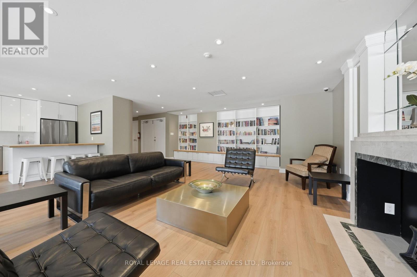 #405 1155 BOUGH BEECHES BOULEVARD - 22