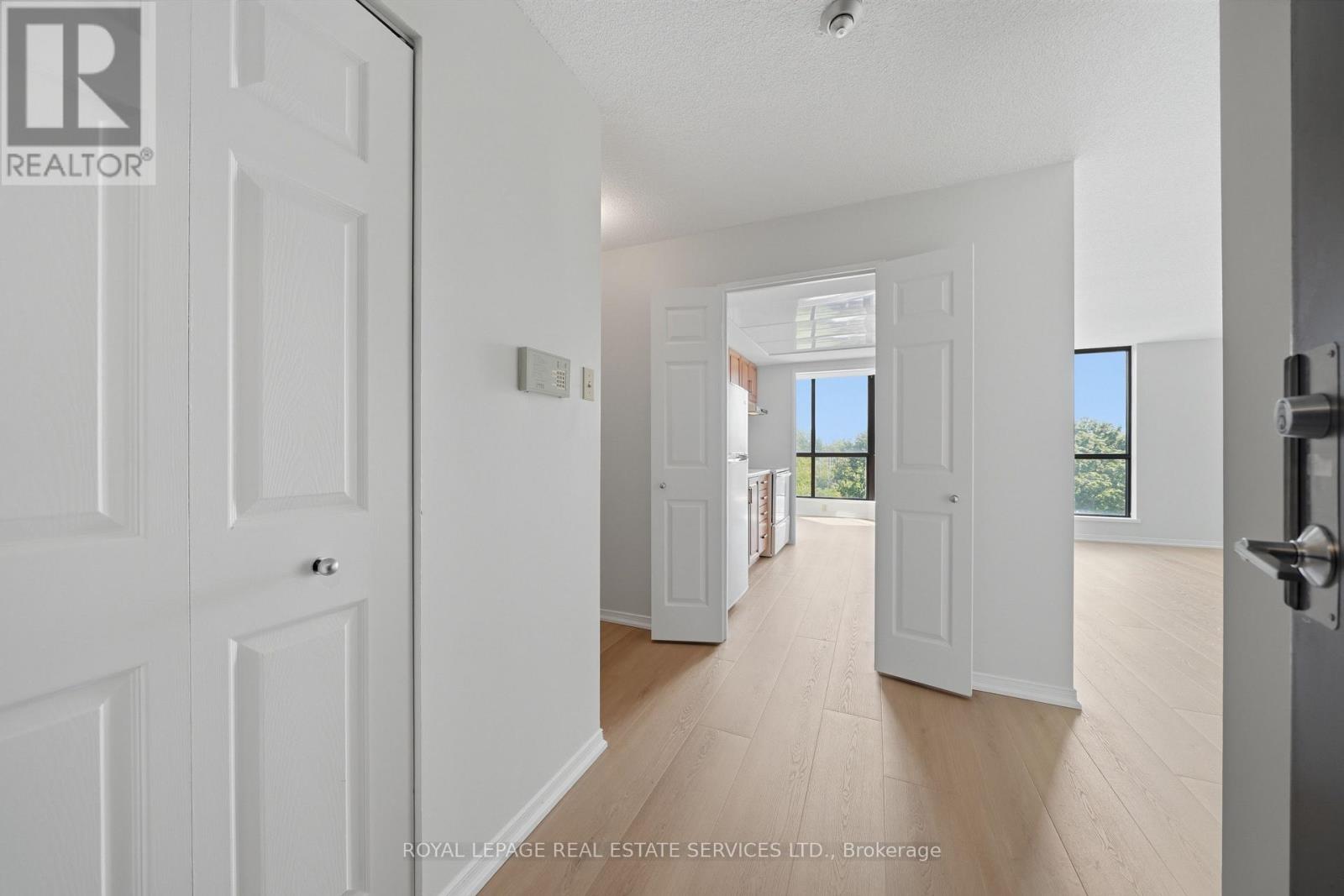 #405 1155 BOUGH BEECHES BOULEVARD - 6