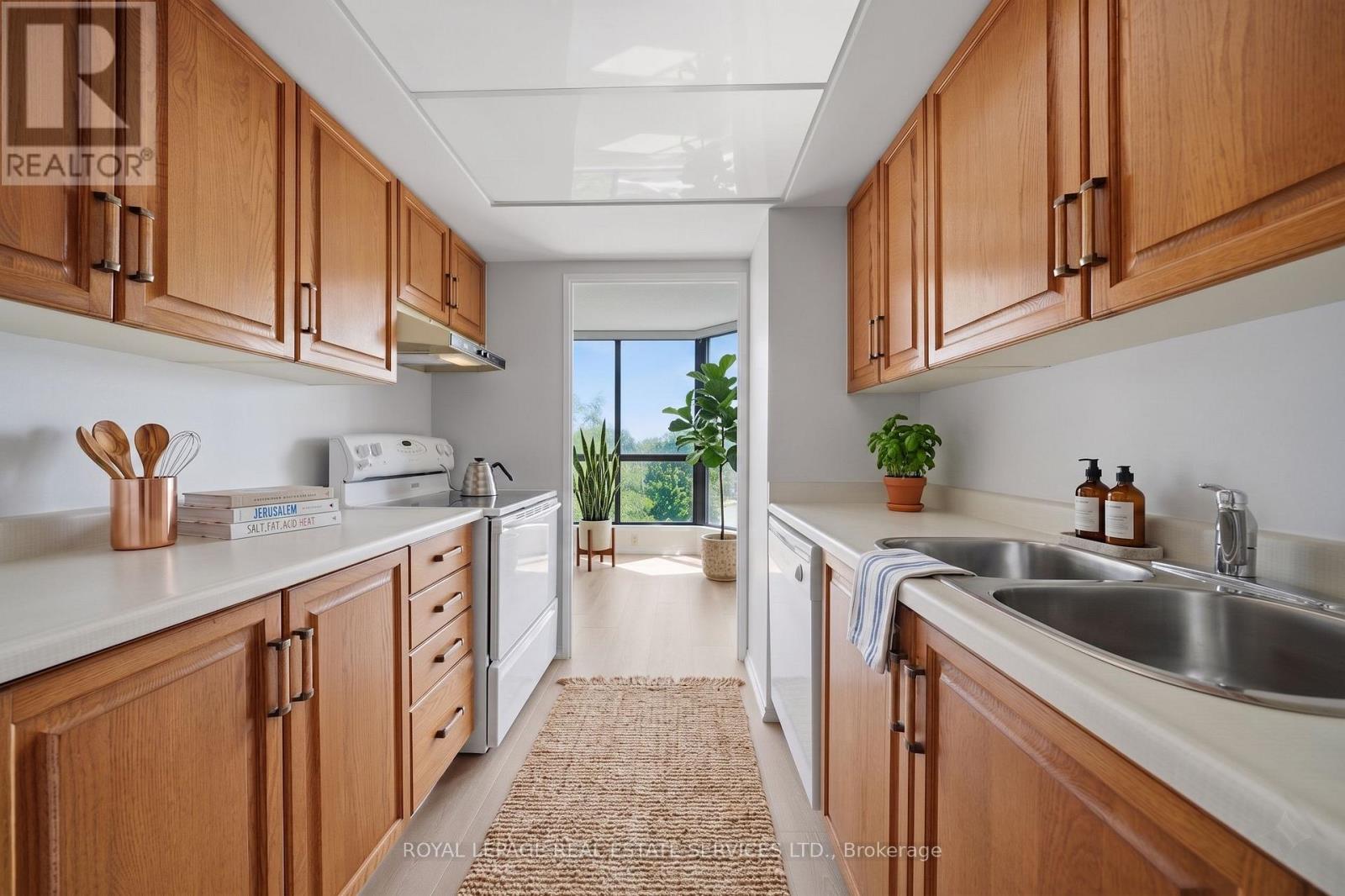 #405 1155 BOUGH BEECHES BOULEVARD - 8