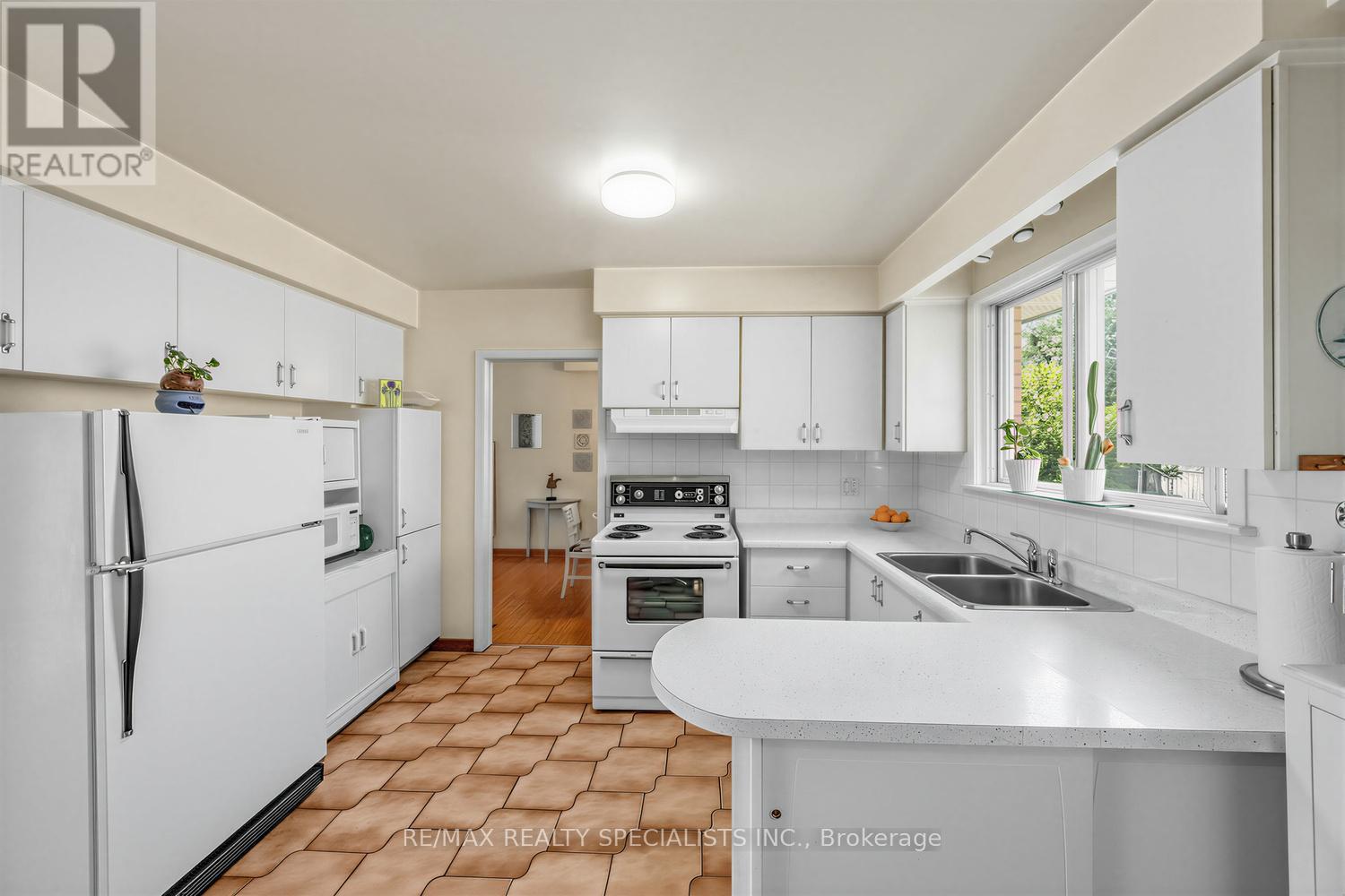 39 CASTLE GREEN CRESCENT - 10