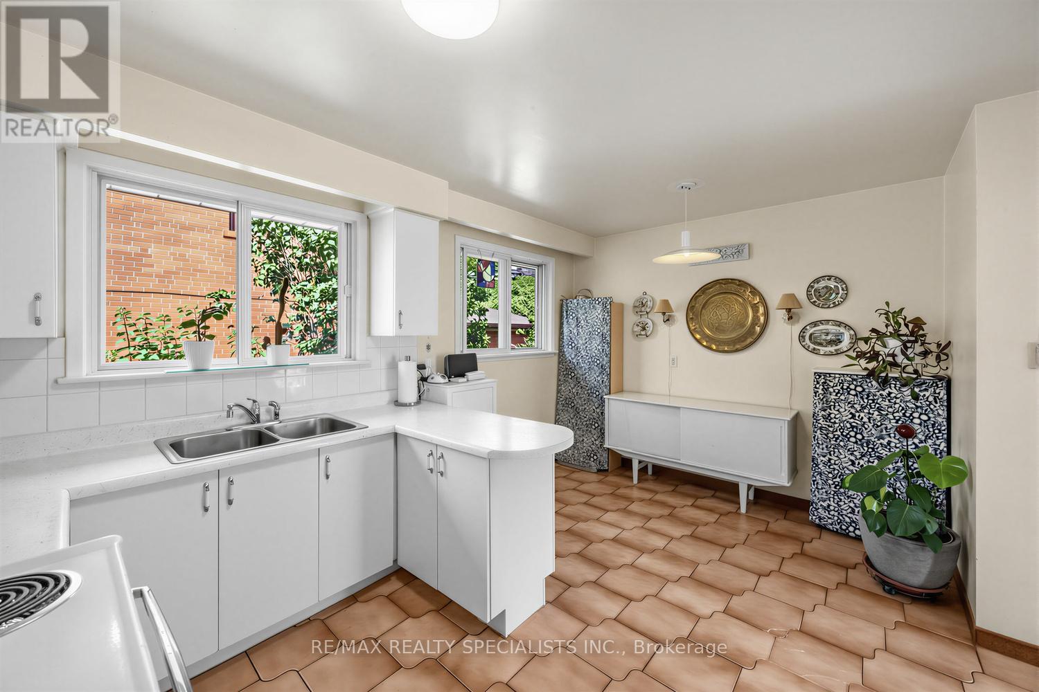 39 CASTLE GREEN CRESCENT - 13
