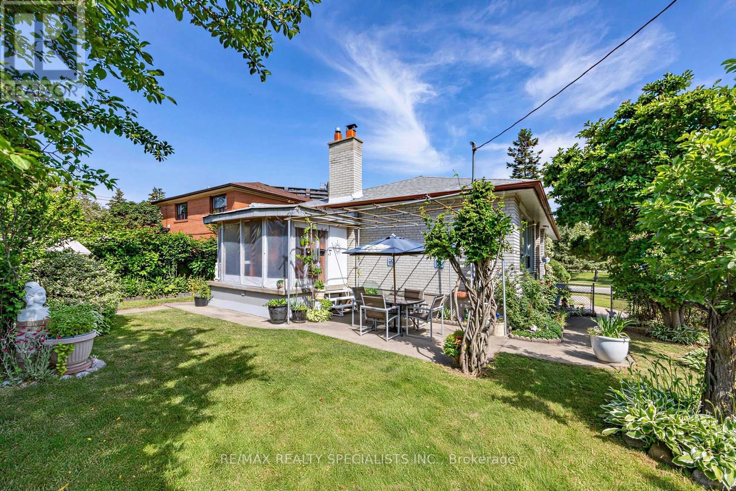 39 CASTLE GREEN CRESCENT - 30