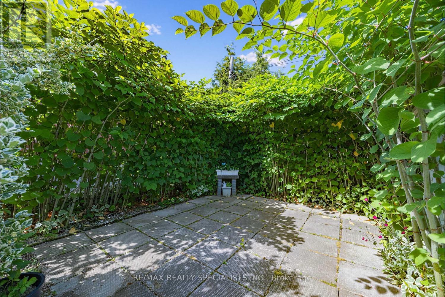 39 CASTLE GREEN CRESCENT - 31