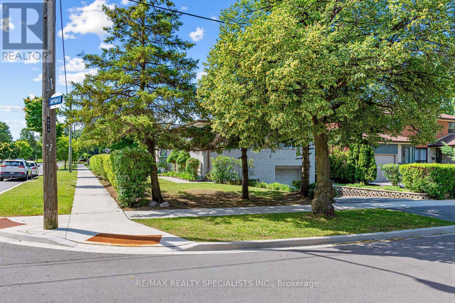 39 CASTLE GREEN CRESCENT - 32