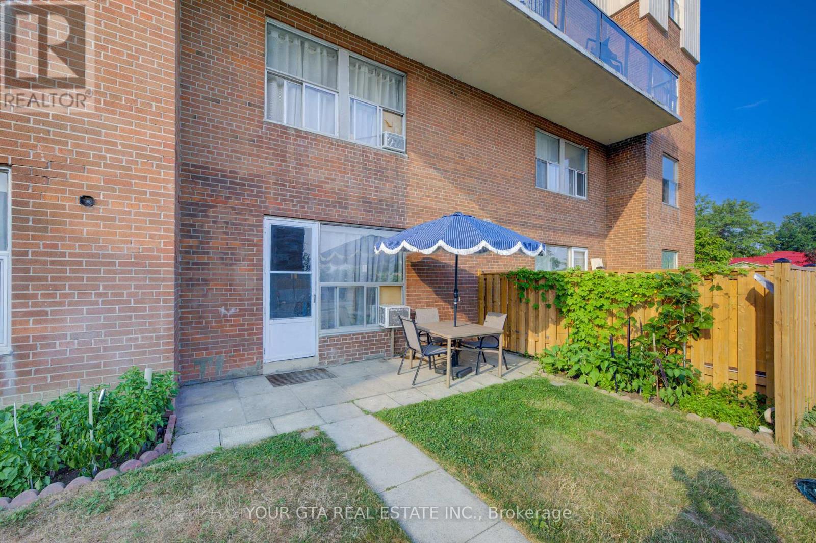 #122 1055 B FORESTWOOD DRIVE - 21