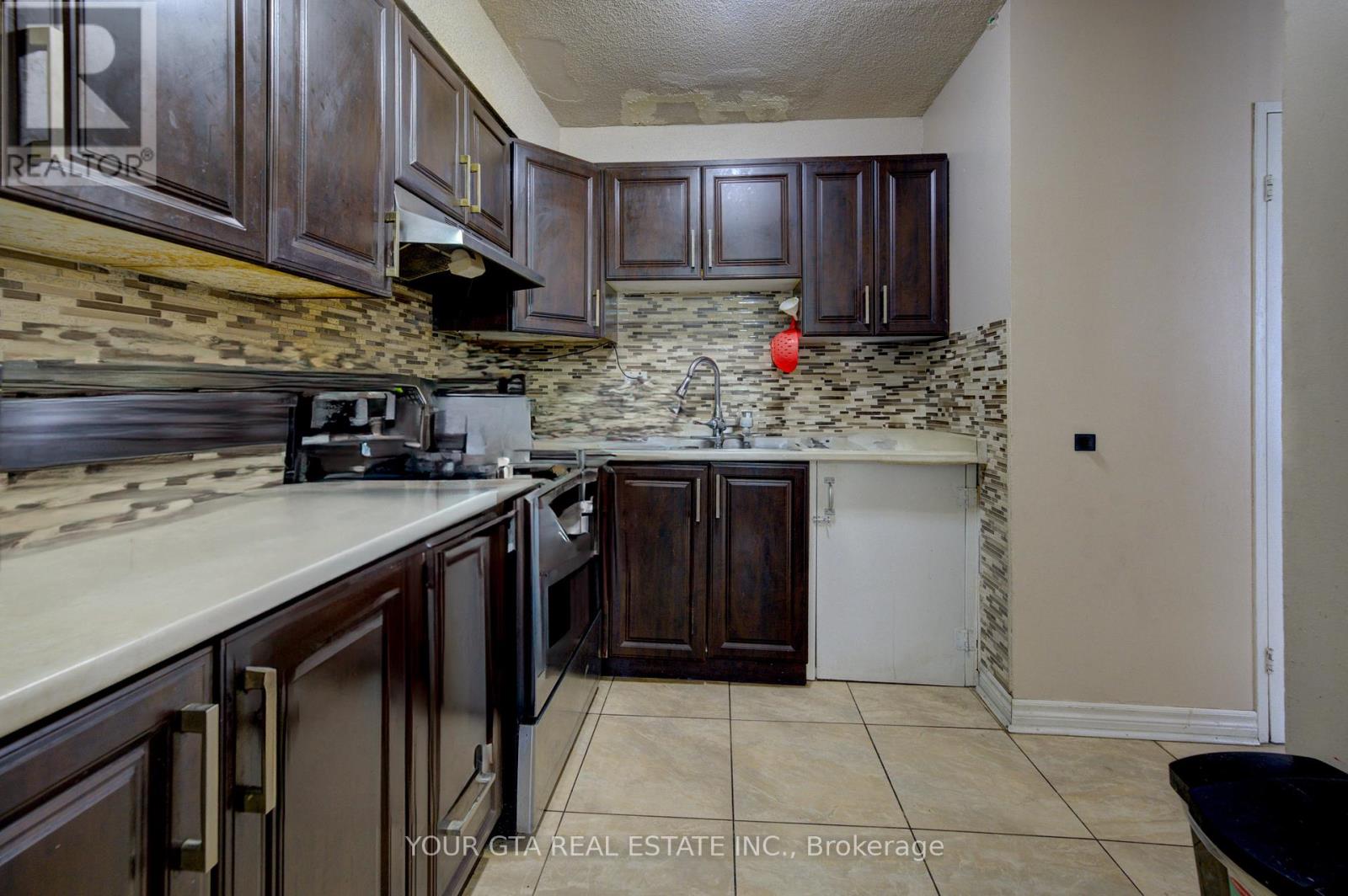 #122 1055 B FORESTWOOD DRIVE - 4