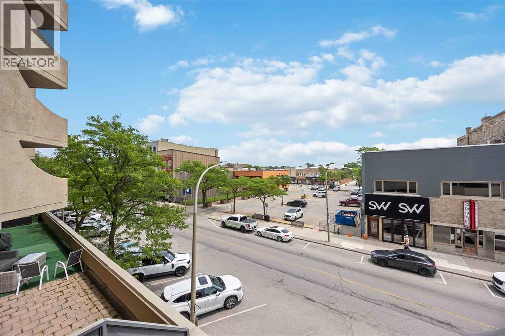 #301 155 FRONT STREET - 23
