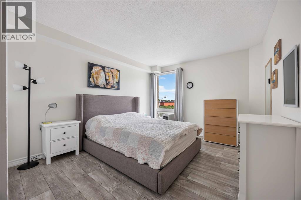 #301 155 FRONT STREET - 16
