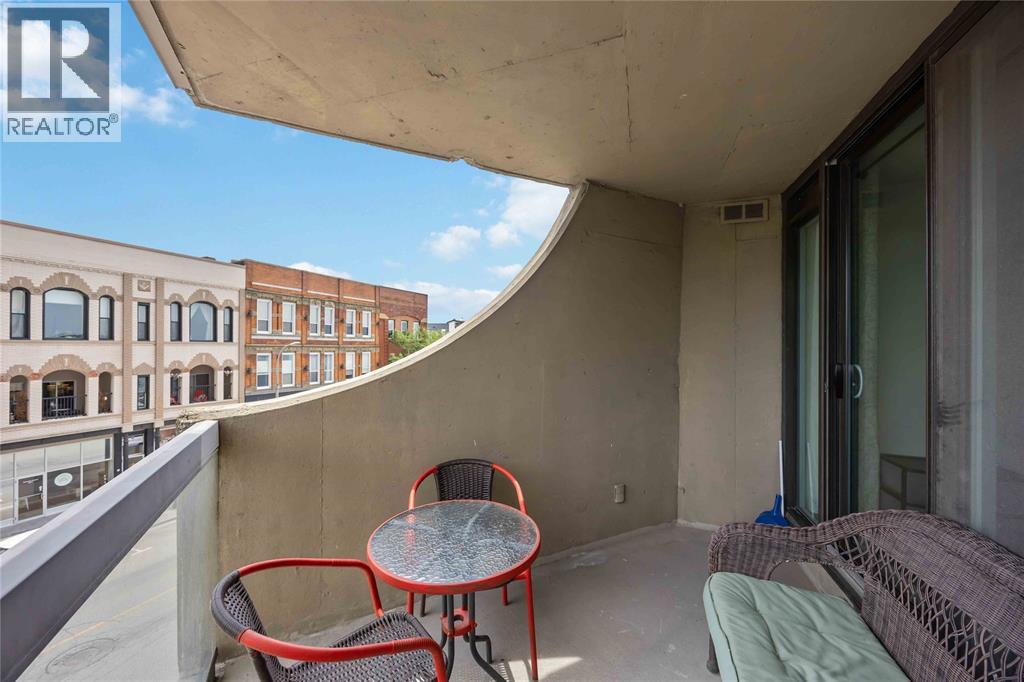 #301 155 FRONT STREET - 22