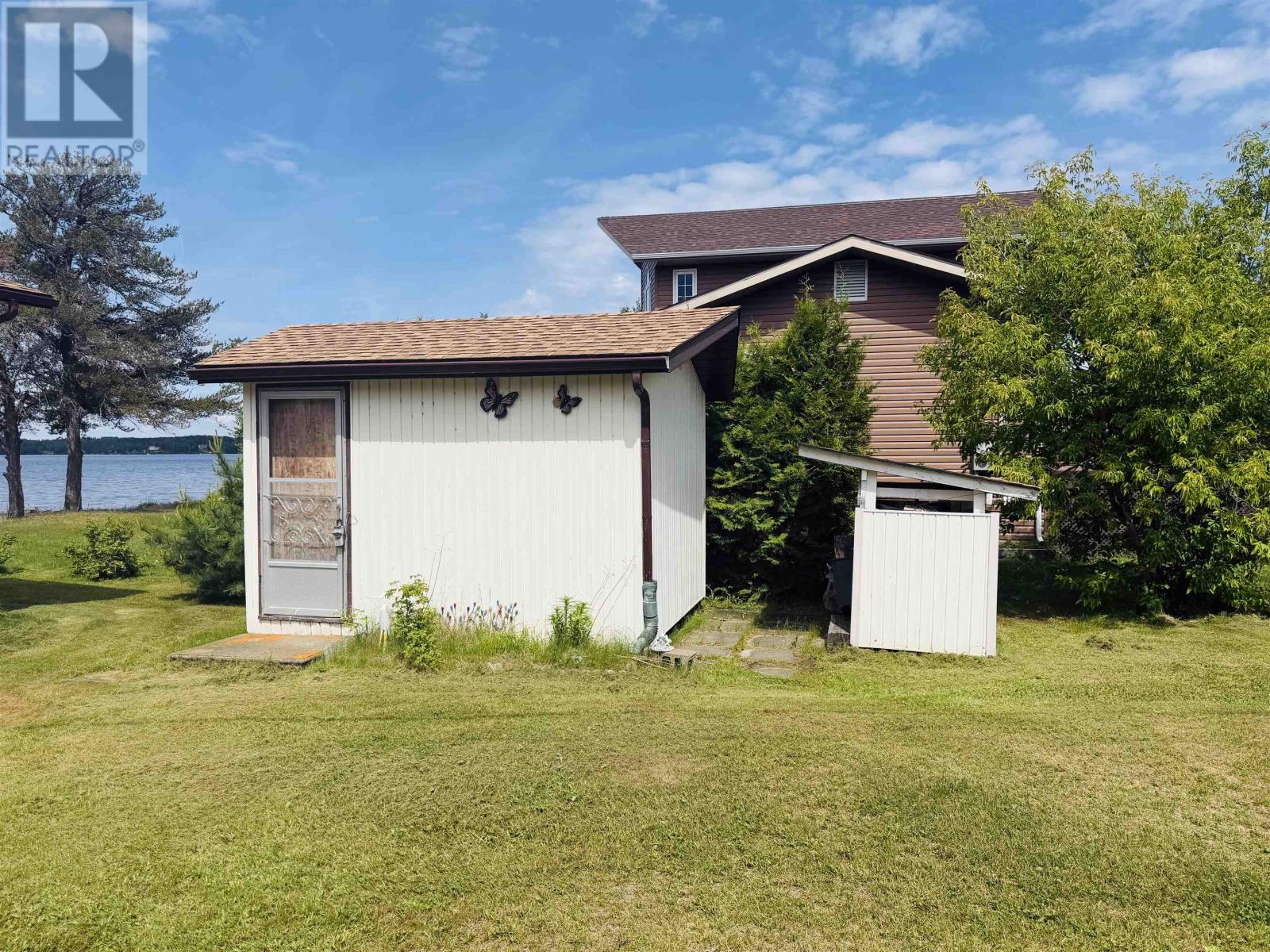 224 Lakeshore DR - 8