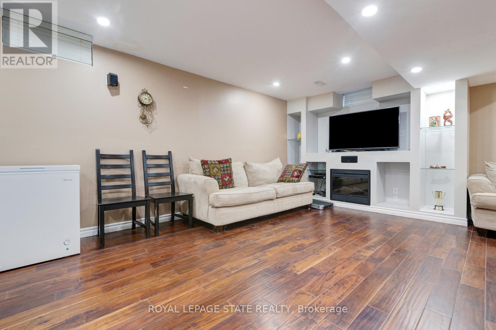 33 PANORAMA WAY - 35
