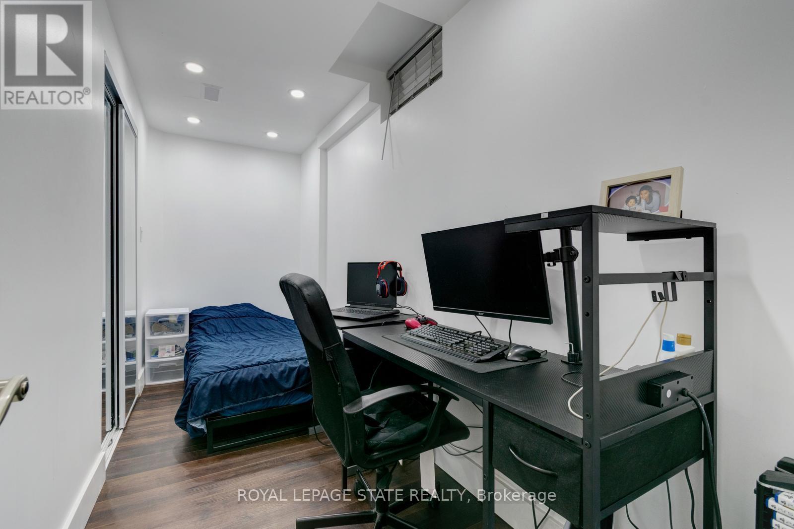 33 PANORAMA WAY - 38