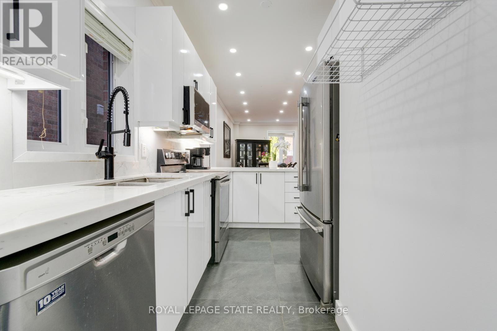 33 PANORAMA WAY - 4