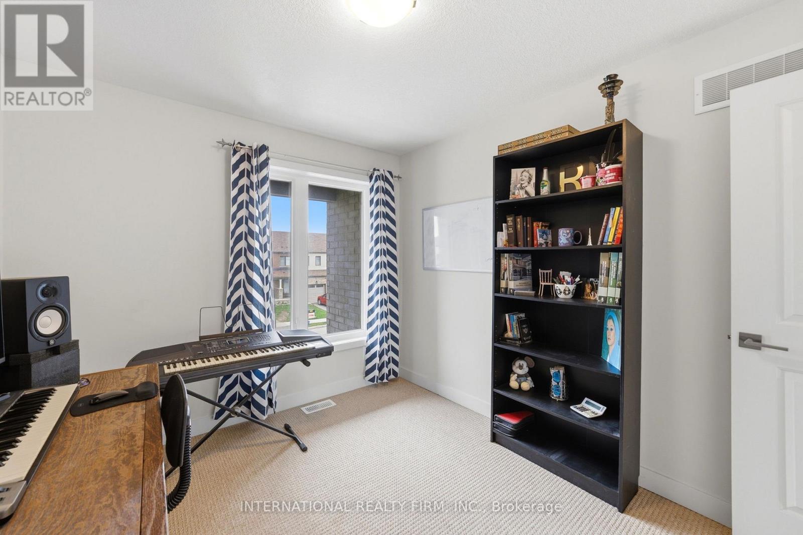 134 BEDROCK DRIVE - 19
