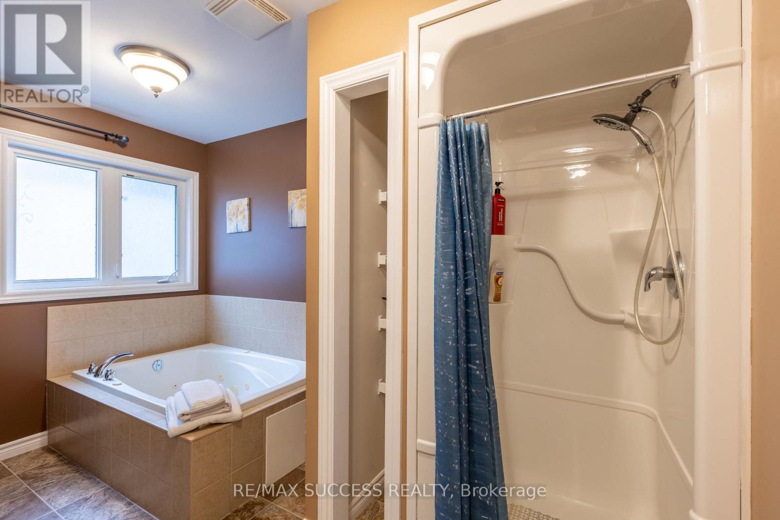 11 HENDERSON COURT - 16
