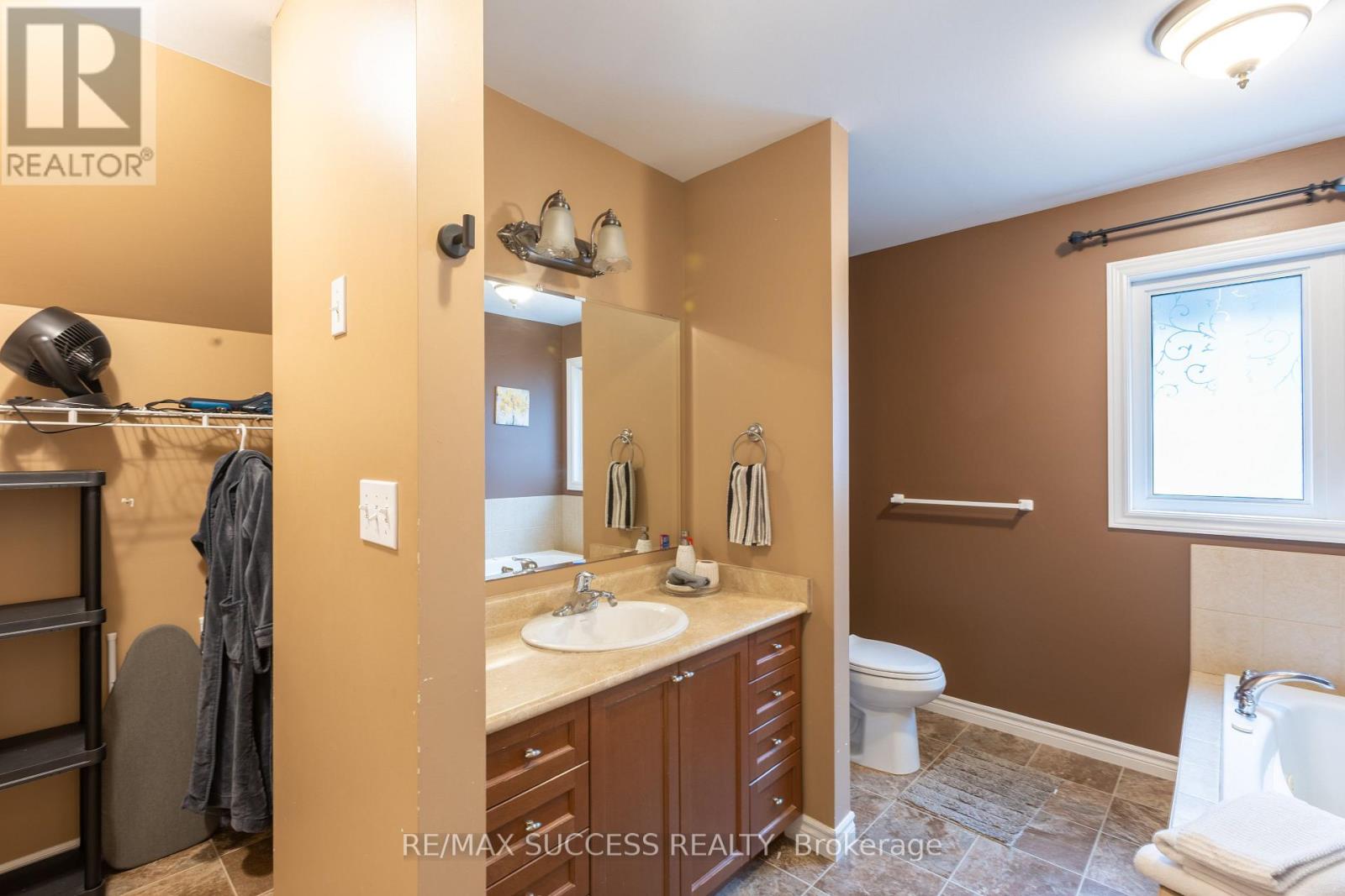 11 HENDERSON COURT - 17