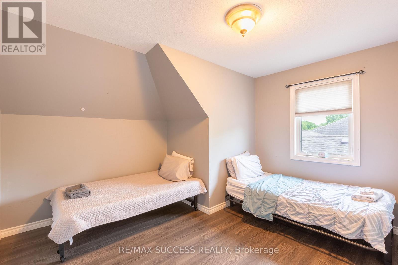 11 HENDERSON COURT - 23