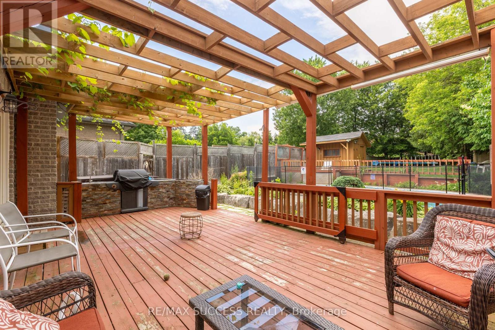 11 HENDERSON COURT - 33