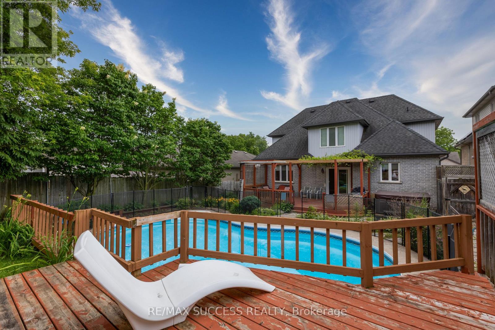11 HENDERSON COURT - 35