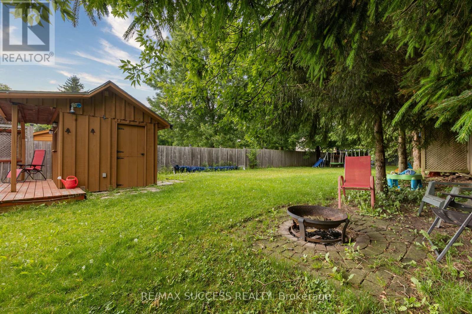 11 HENDERSON COURT - 36