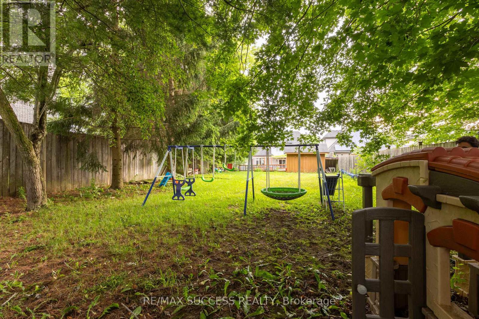 11 HENDERSON COURT - 37