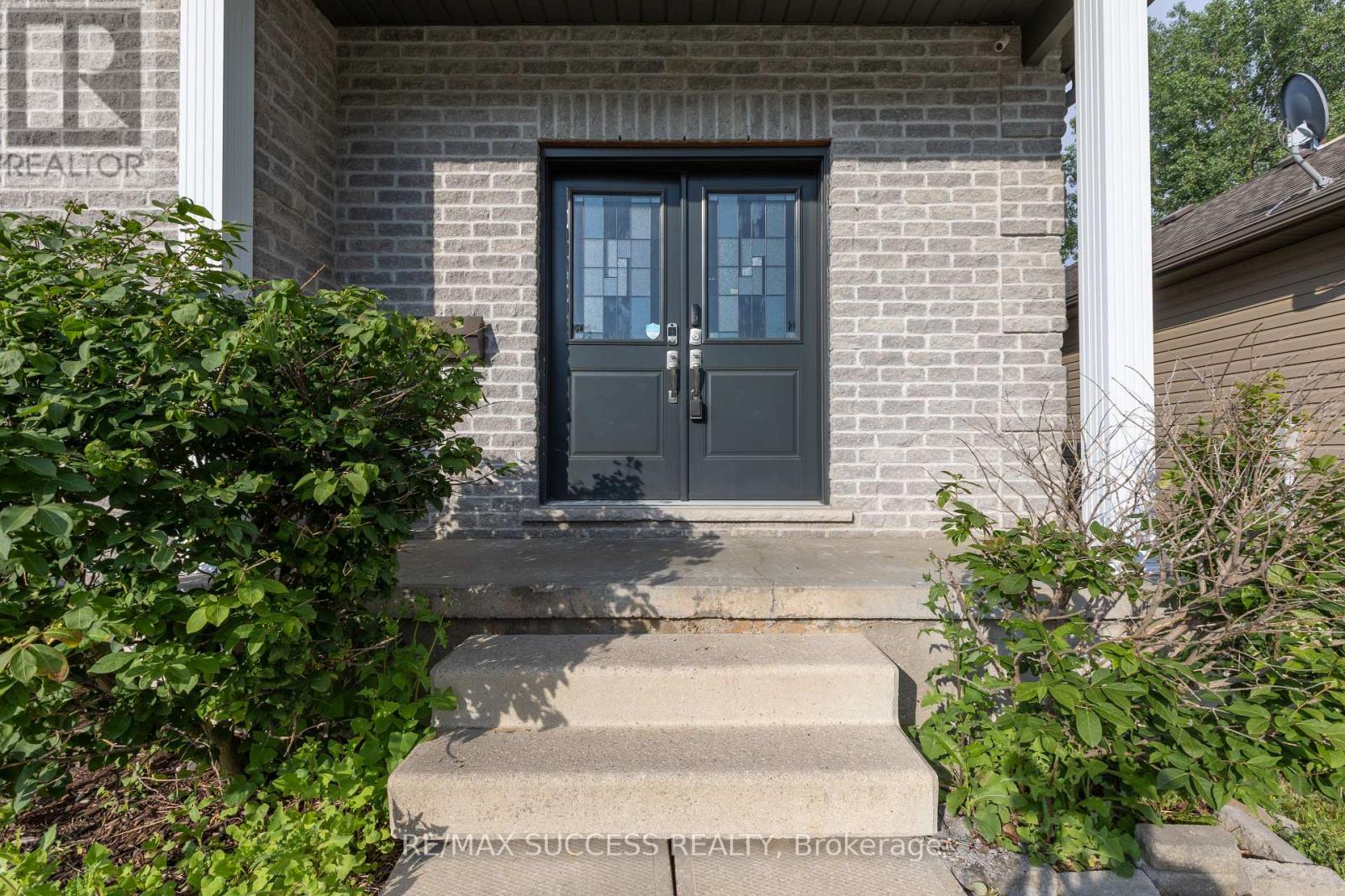 11 HENDERSON COURT - 5