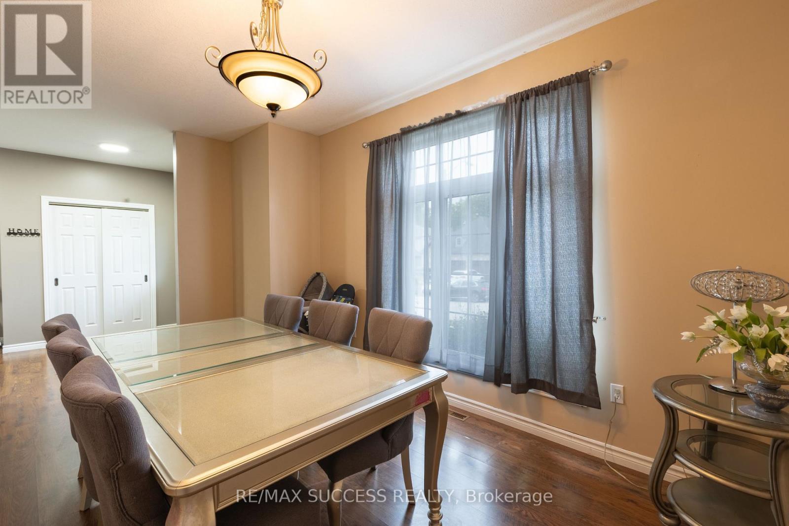 11 HENDERSON COURT - 8