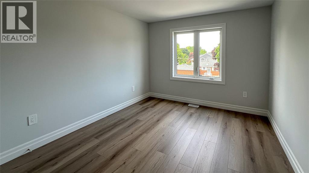 365 VICTORIA AVENUE - 18