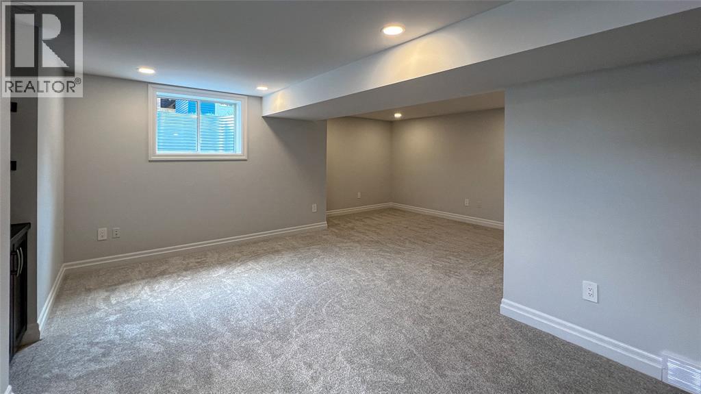 365 VICTORIA AVENUE - 21