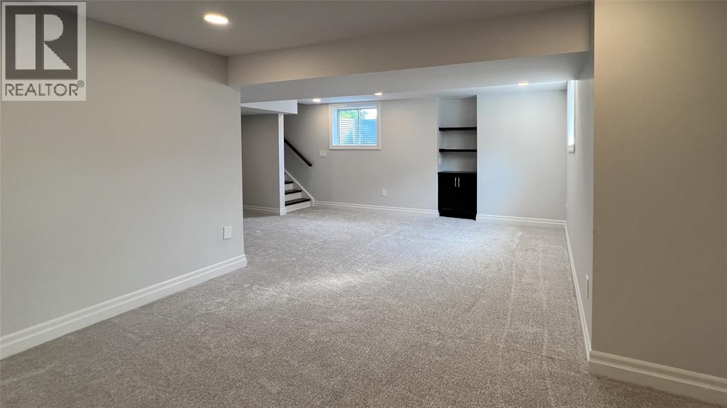 365 VICTORIA AVENUE - 22
