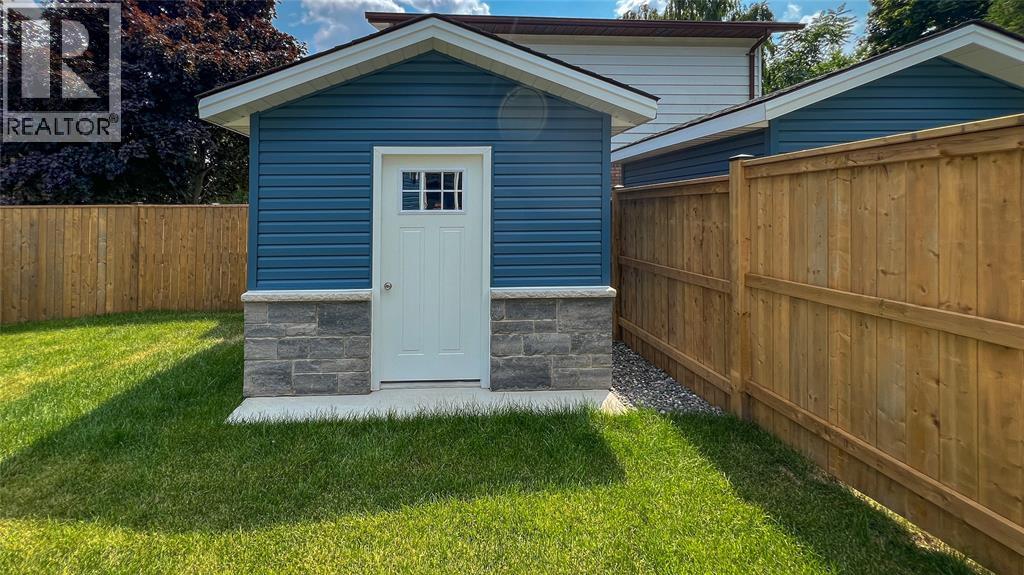 365 VICTORIA AVENUE - 27