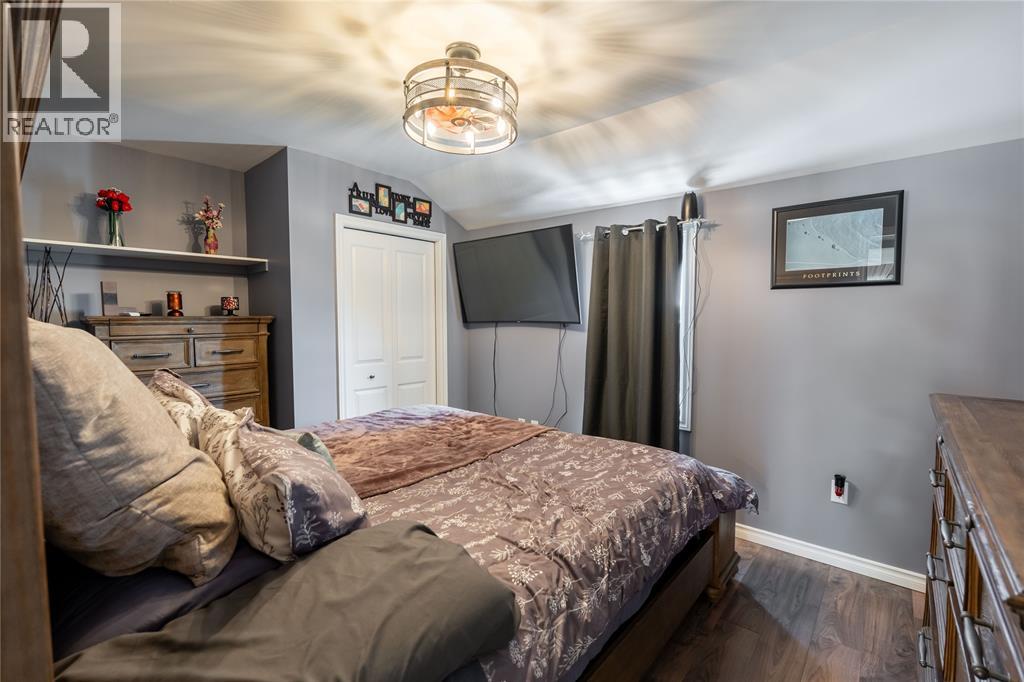 770 Bushey STREET - 12