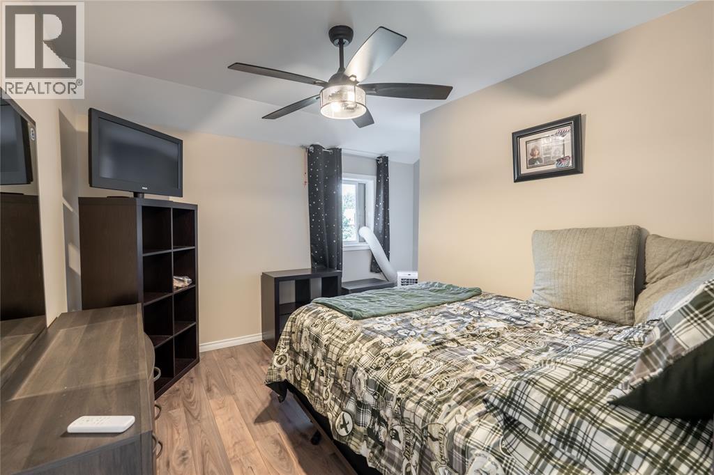 770 Bushey STREET - 16