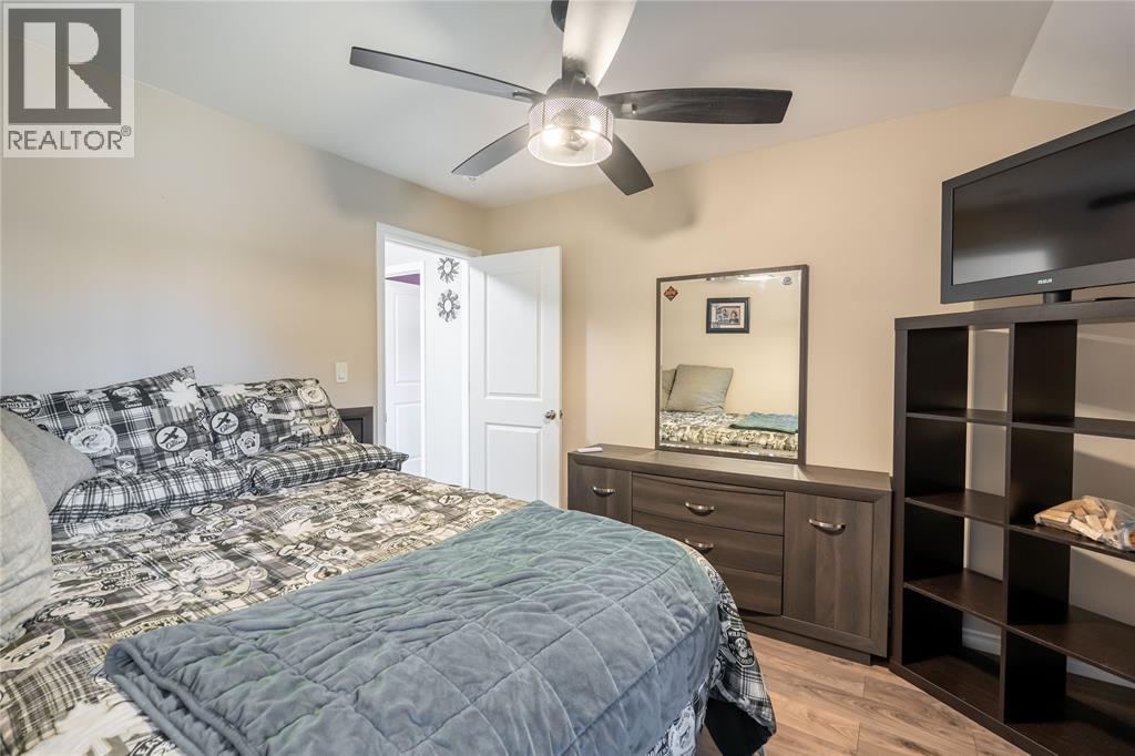 770 Bushey STREET - 17