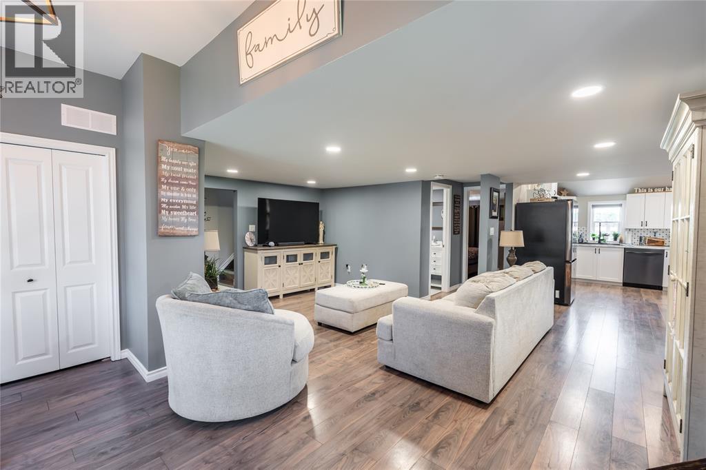 770 Bushey STREET - 4