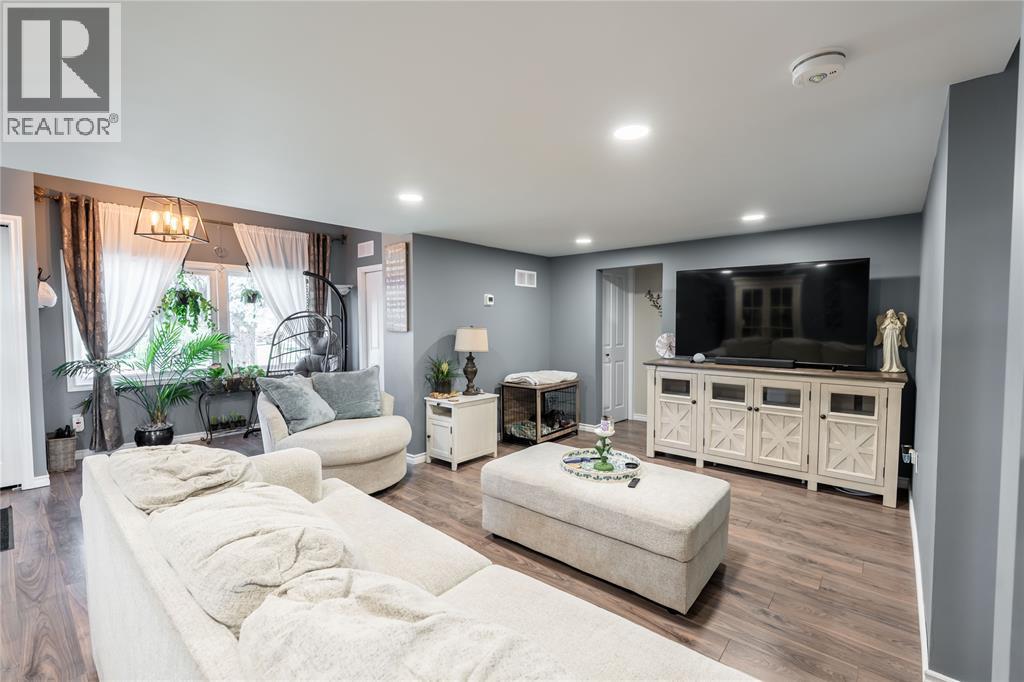 770 Bushey STREET - 5