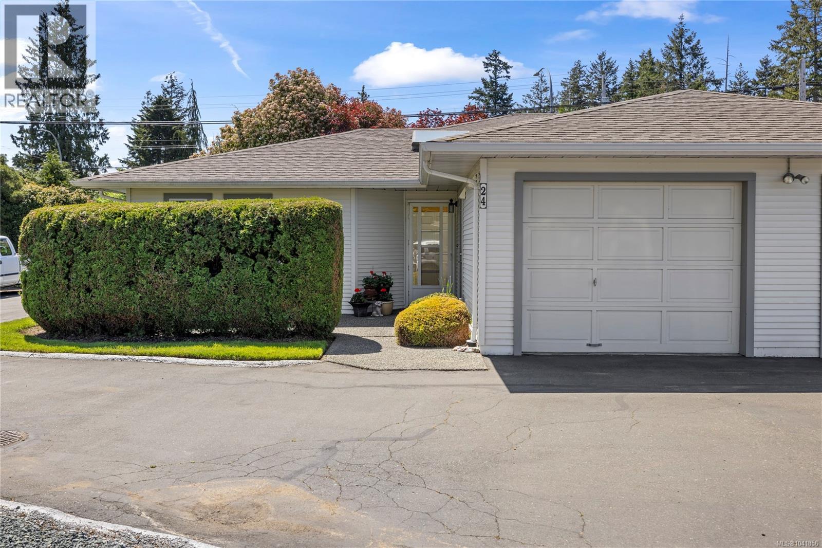 #24 450 Bay Ave - 1