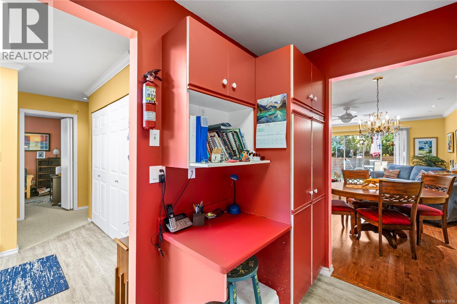 #24 450 Bay Ave - 18