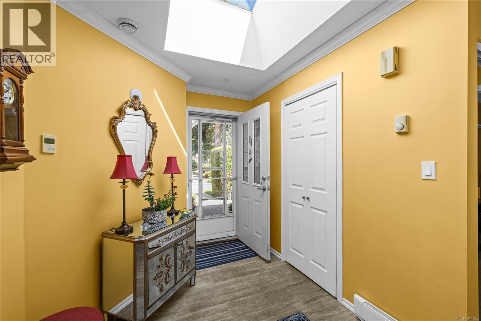 #24 450 Bay Ave - 23