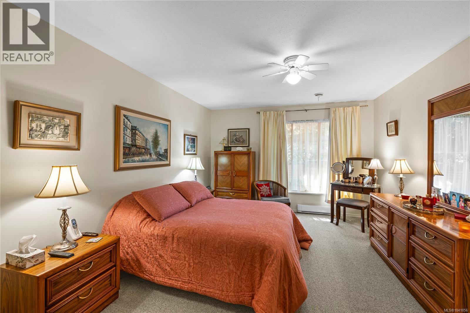 #24 450 Bay Ave - 25