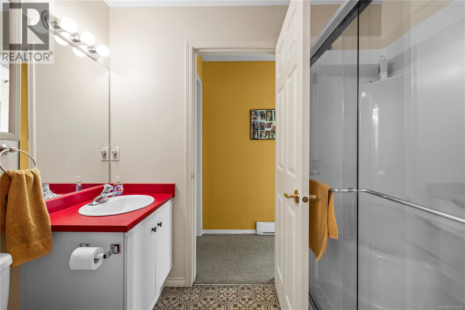 #24 450 Bay Ave - 29