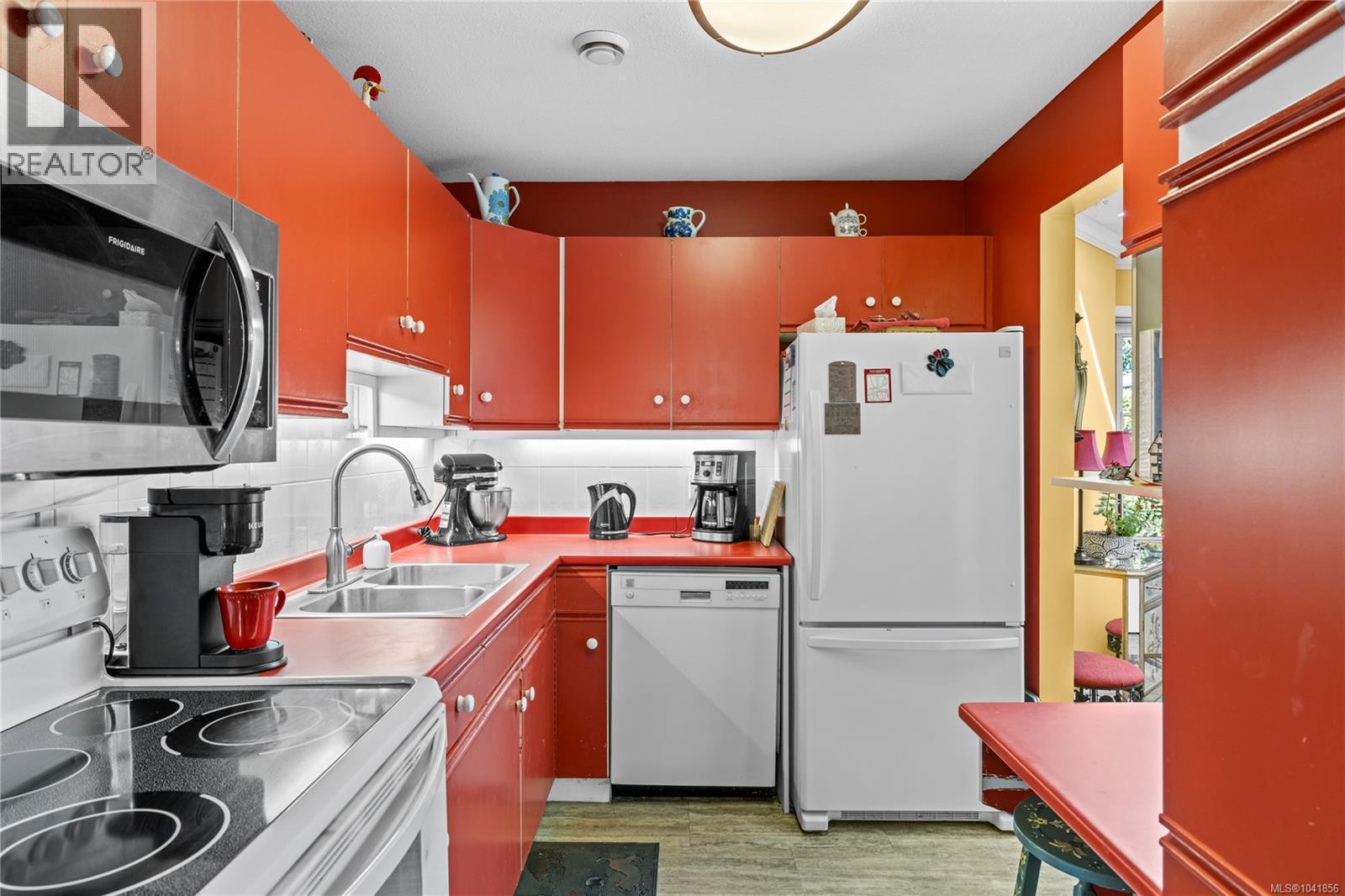 #24 450 Bay Ave - 5