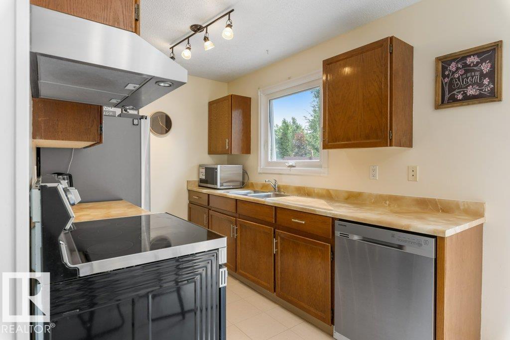 18609 54 AV NW - 13