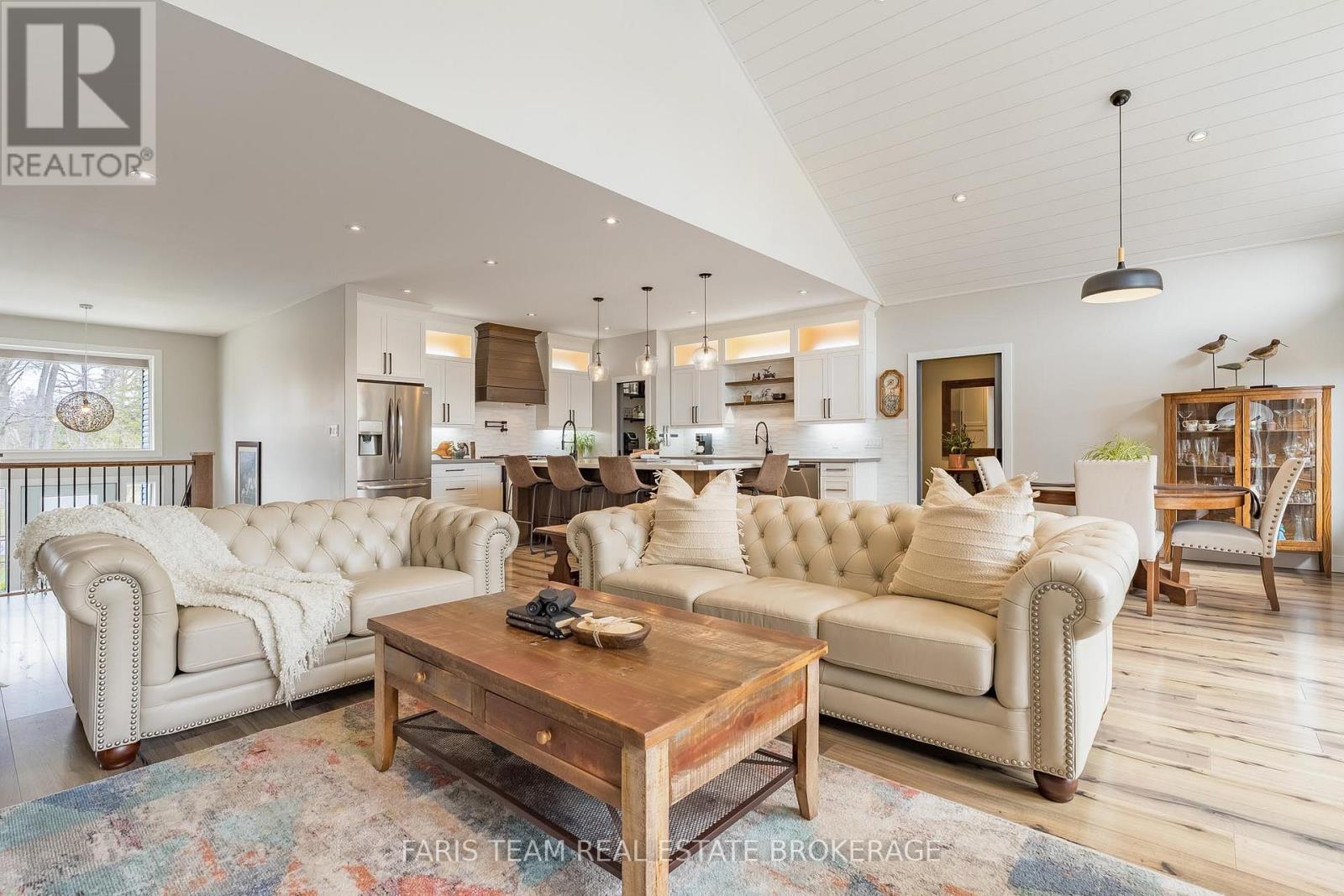 116 MAMIE AVENUE - 15