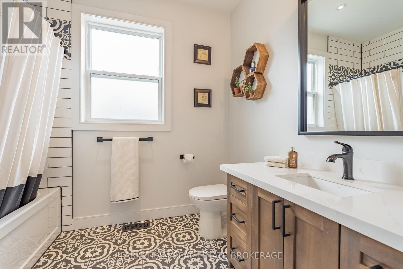 116 MAMIE AVENUE - 23